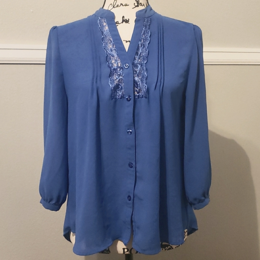 Blouse with lace derail - Picture 2 of 2